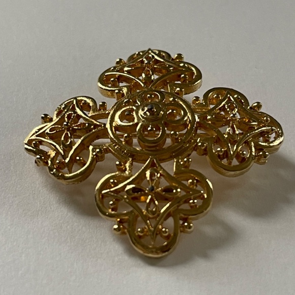 Vintage Gold Tone Lisner Brooch Maltese Filigree Cross Quatrefoil - Picture 3 of 8